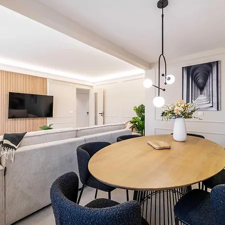 Beautiful Haussmannian - South Balcony Appartement *