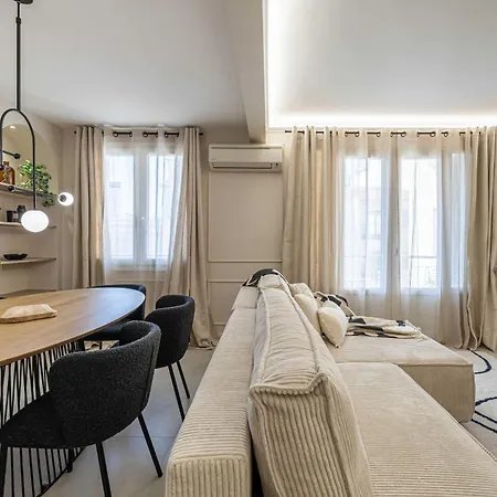Beautiful Haussmannian - South Balcony Appartement *