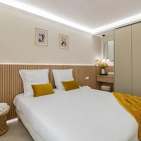 Apartment Beautiful Haussmannian - South Balcony Cannes